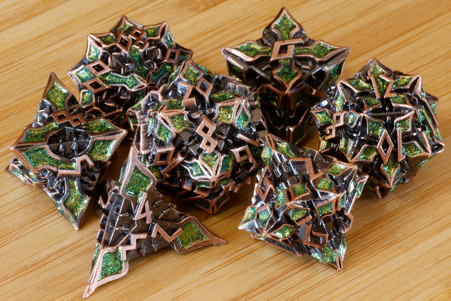 Ensemble de dés Runomancie – Mica vert – Métal cuivré