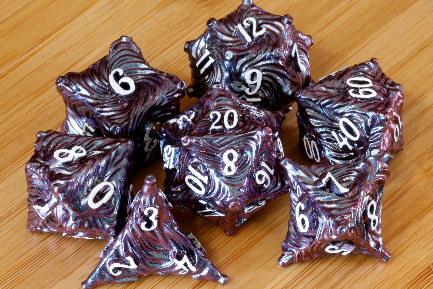Ensemble de dés Vortex – Mica changeant rouge et violet – Métal