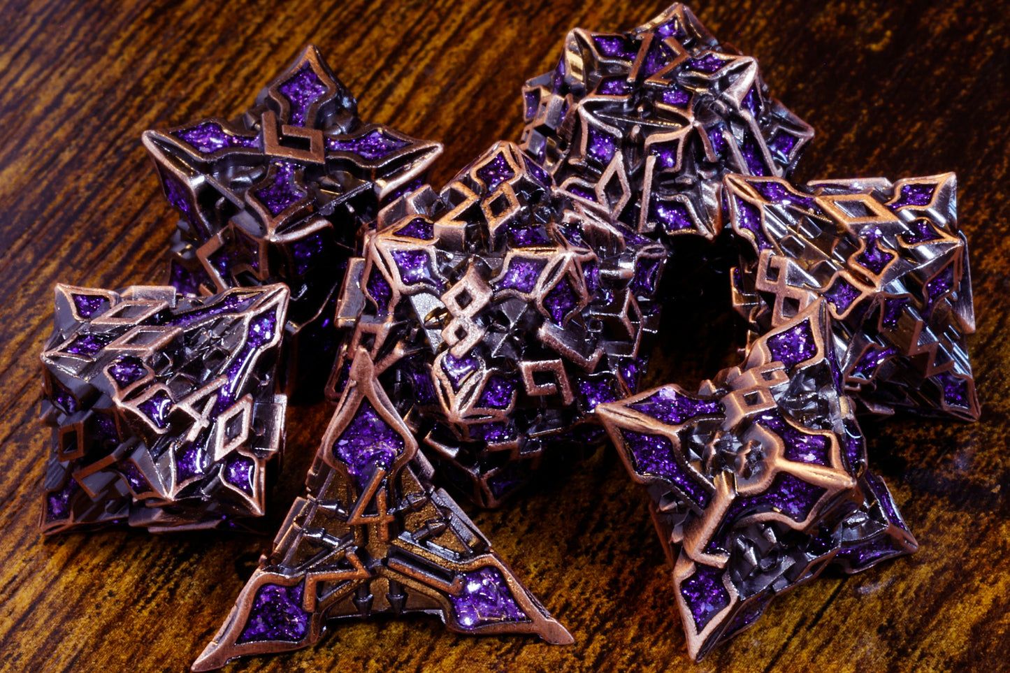 Ensemble de dés Runomancie – Mica violet – Métal cuivré