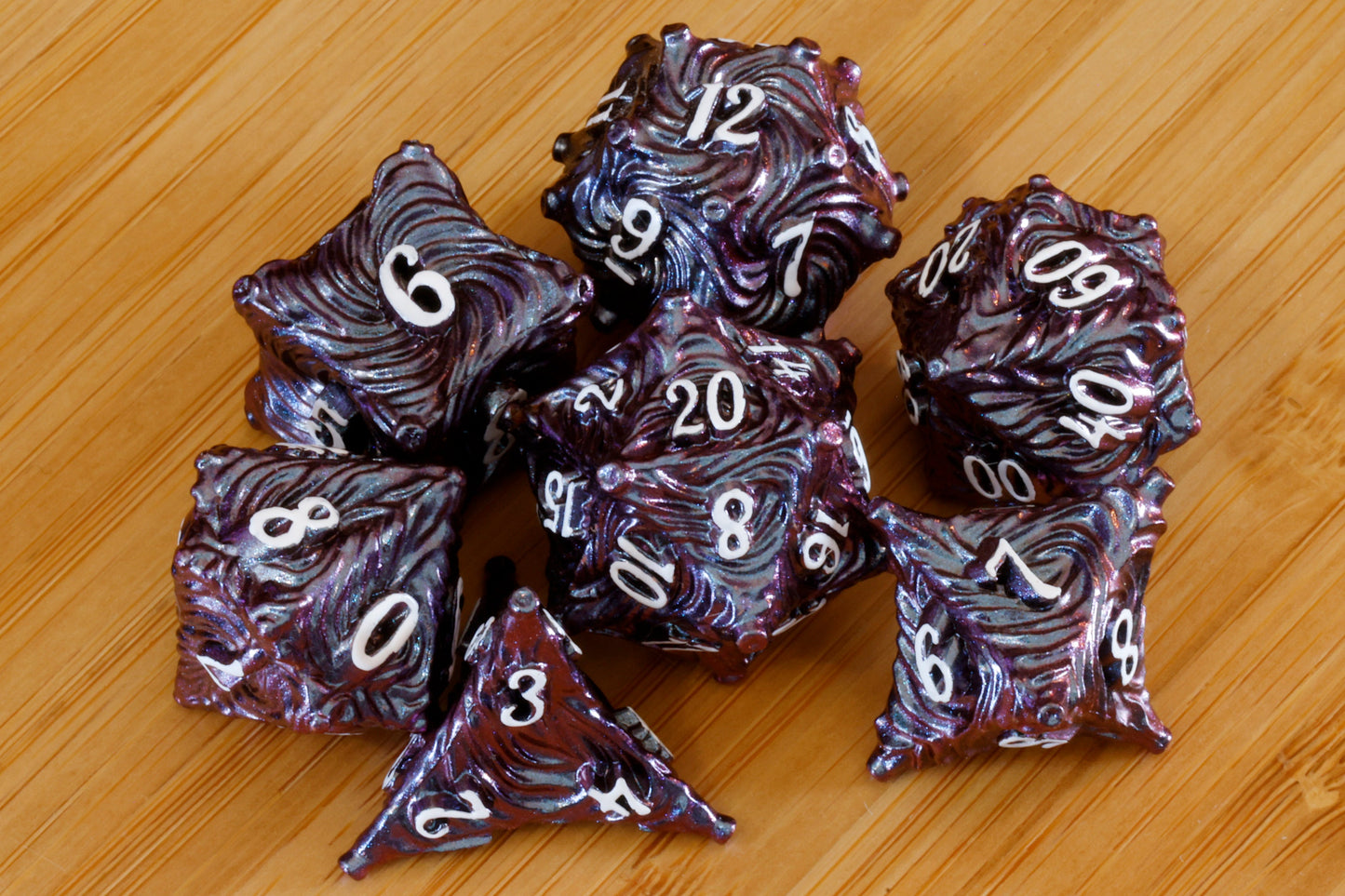 Ensemble de dés Vortex – Mica changeant rouge et violet – Métal