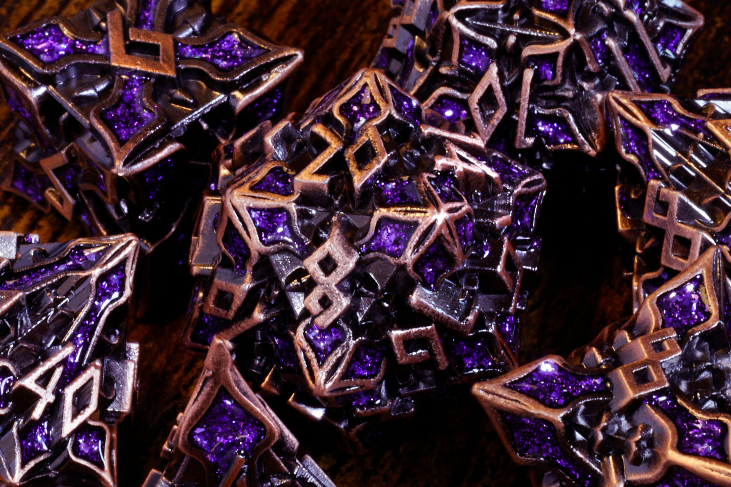 Ensemble de dés Runomancie – Mica violet – Métal cuivré