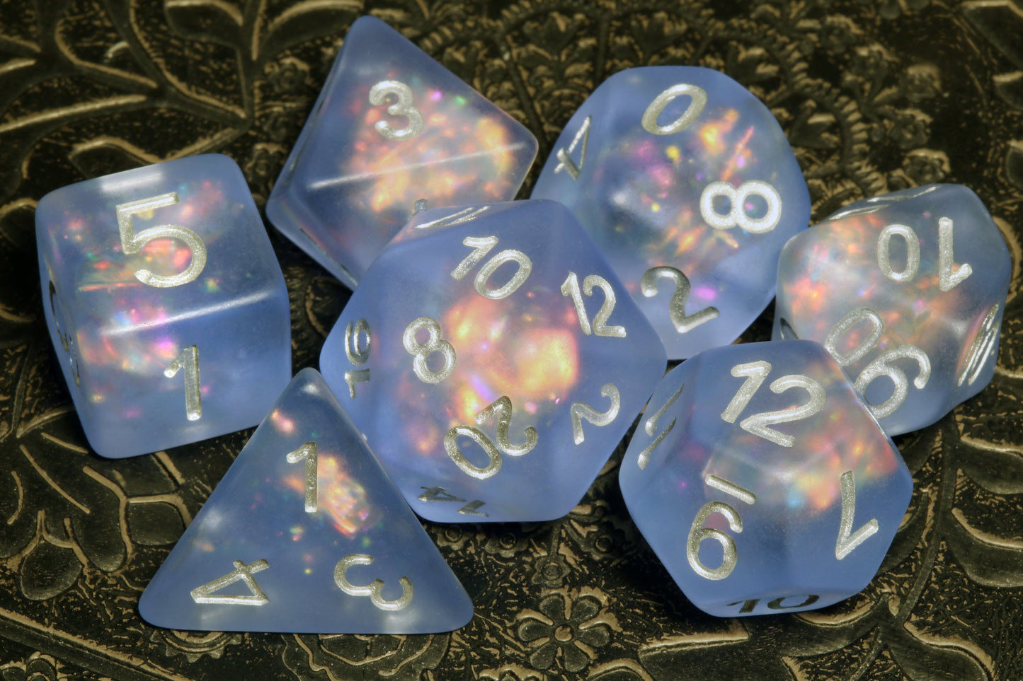 Collection de dés Fée de l’Hiver – Dés givrés bleus, roses et violets