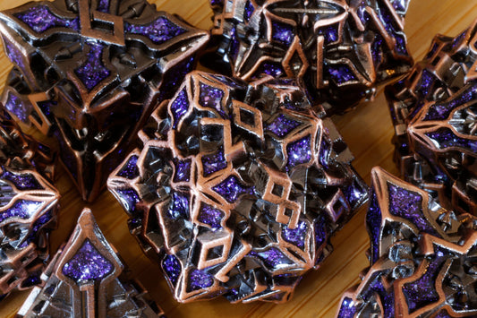 Ensemble de dés Runomancie – Mica violet – Métal cuivré