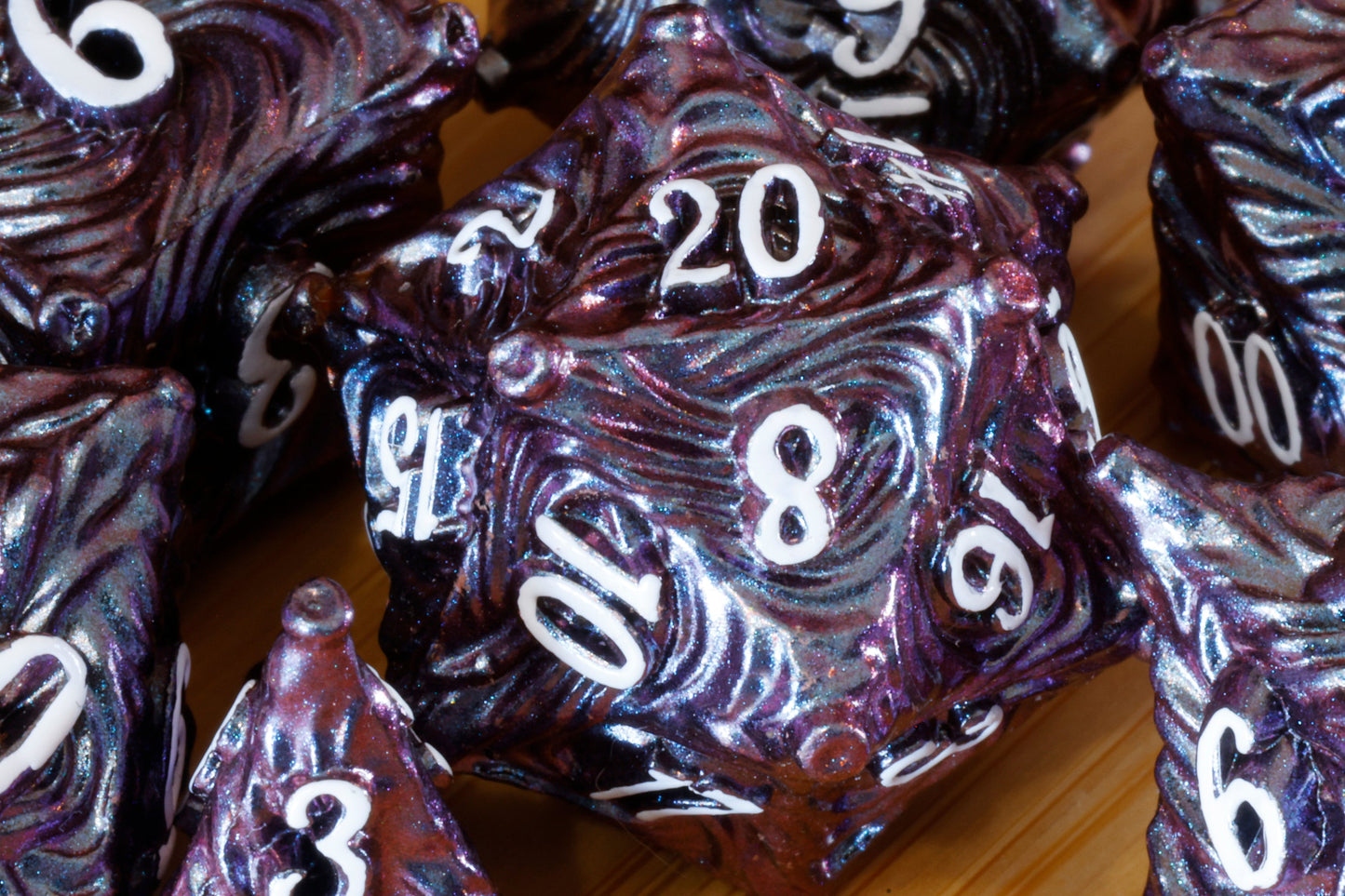 Ensemble de dés Vortex – Mica changeant rouge et violet – Métal